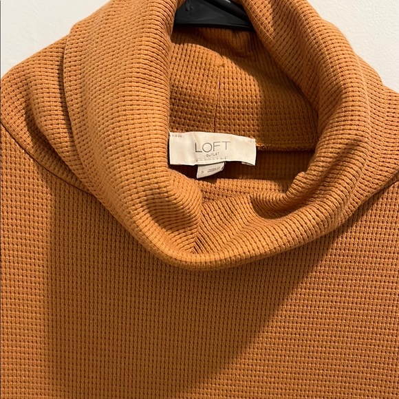 Women’s Brown Tan Sweater Crewneck - Picture 2 of 2